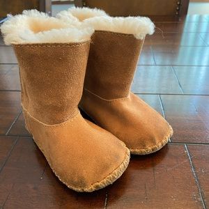 Ugg boots with velcro closure